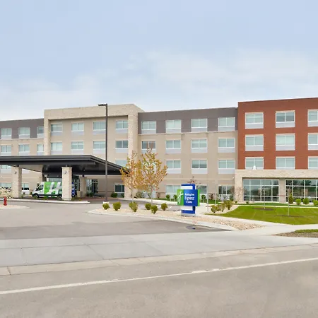 Holiday Inn Express&Suites Madison